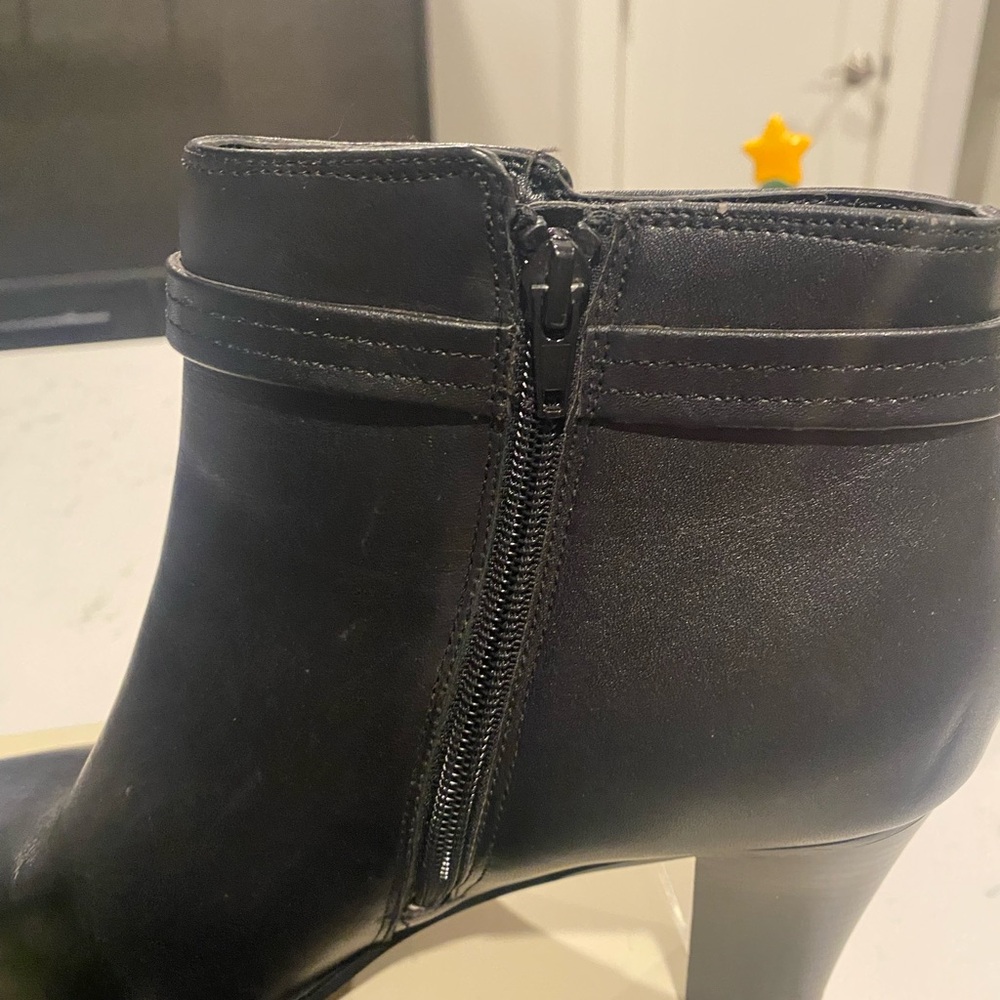 Like New! Giani Bernini Black Leather Ankle Boots 10 M - Picture 10 of 15